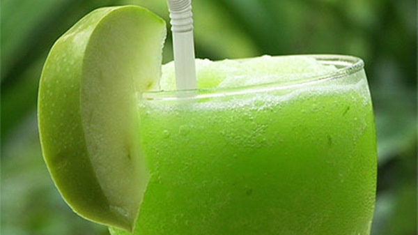 5 . น้ำผลไม้แอปเปิ้ลเขียว อาหารคนลดความอ้วน